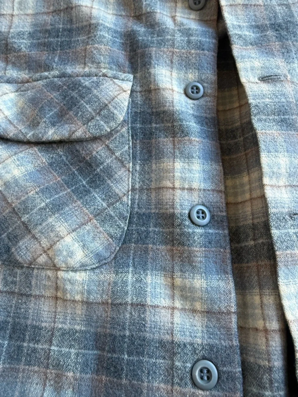 Vintage Pendleton men’s virgin wool shirt. Size Medium  1950s vintage